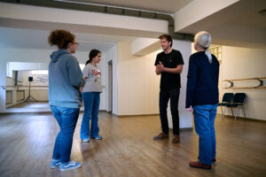 Teilnehmende des Zukunftforums 2025 beim Workshop "Improtheater".